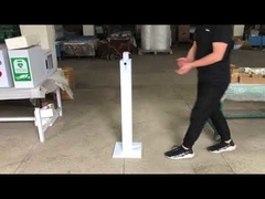 Stazione di disinfezione con erogatore a pedale per igienizzante pavimenti